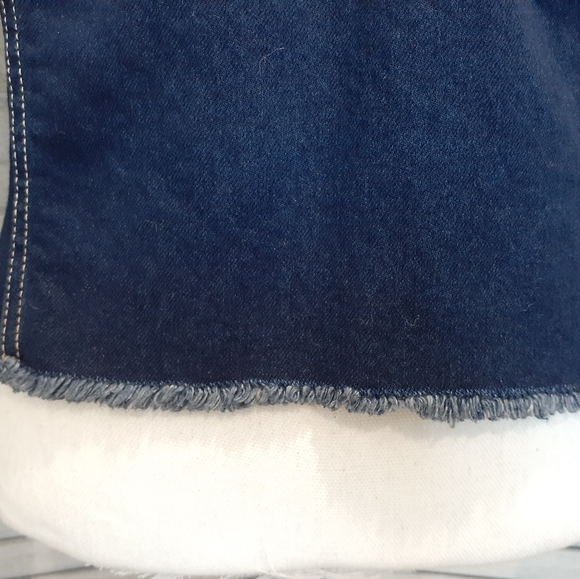 Calvin Klein Jeans Women's Raw Edge Denim Trucker Jacket Dark Wash Size M NEW - Picture 4 of 9